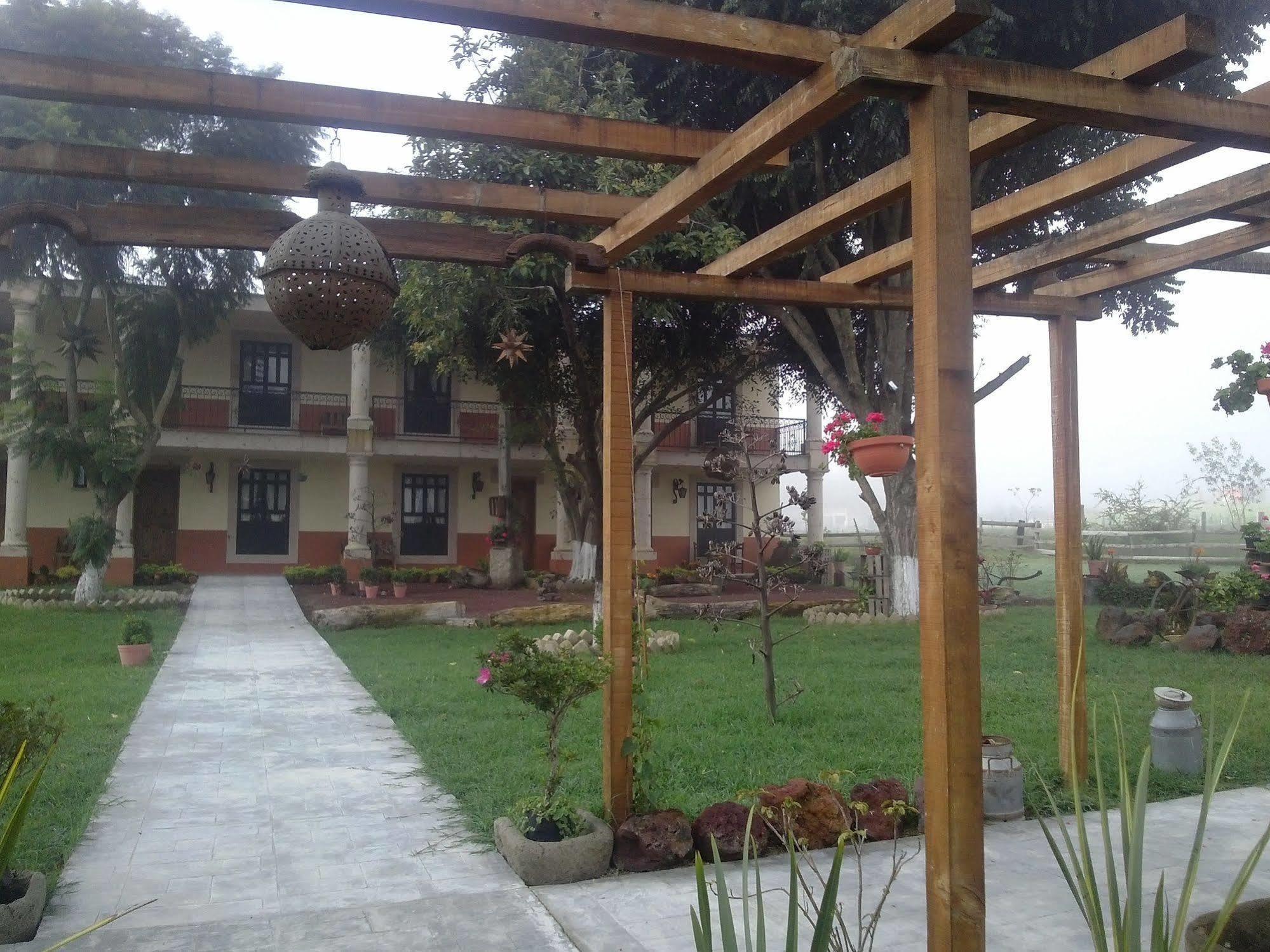 Chalet De Colombo Hotel Ciudad Guzman Exterior photo